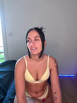 LaPetiteKim online show from April 17, 2026, 12:30 pm