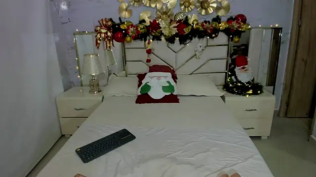 Snapshot of maddyslut_ chatting on December 1, 2025, 10:42 am maddyslut online show from December 1, 2025, 10:42 am