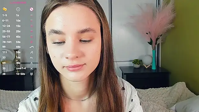 JinnyMcie online show from April 10, 2026, 7:46 am