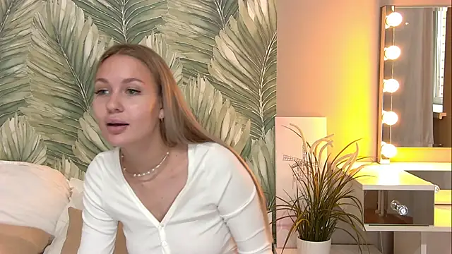 Snapshot of AnySlim chatting on October 9, 2025, 12:03 pm AnySlim online show from October 9, 2025, 12:03 pm