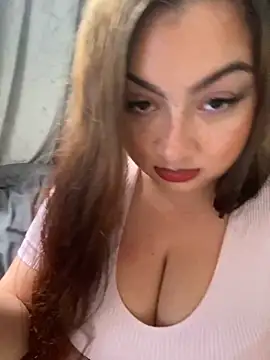 MadelineLeah online show from June 15, 2026, 6:43 pm