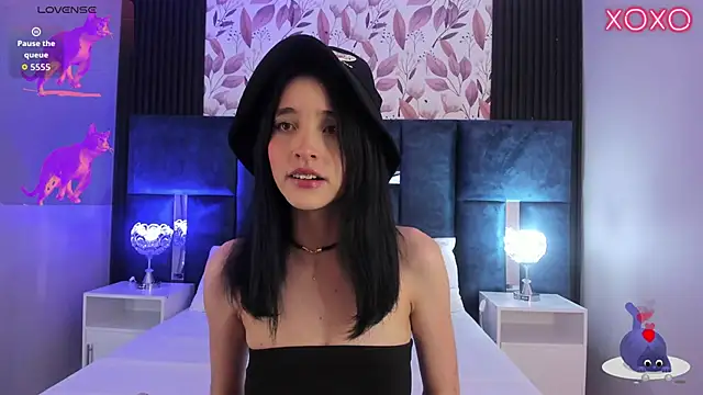 MeganR  online show from January 13, 2026, 3:23 am