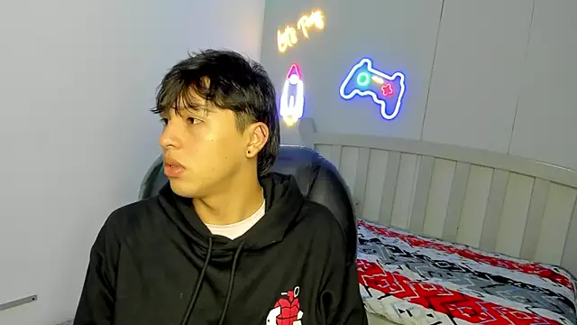 StiwenTwink online show from October 29, 2025, 1:35 pm