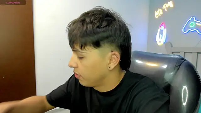 StiwenTwink online show from November 8, 2025, 2:17 pm