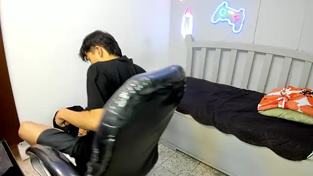 StiwenTwink online show from November 29, 2025, 7:50 pm