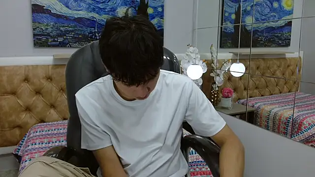 StiwenTwink online show from December 4, 2025, 3:32 pm