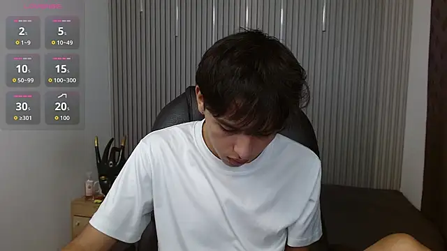 StiwenTwink online show from April 9, 2026, 1:05 pm