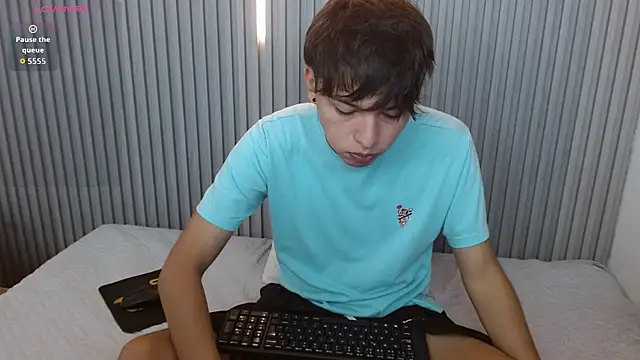 StiwenTwink online show from May 5, 2026, 1:08 pm