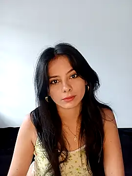 Snapshot of SaraMistick chatting on October 8, 2025, 12:14 pm SaraMistick online show from October 8, 2025, 12:14 pm