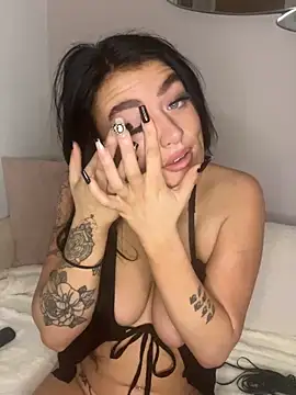 Snapshot of LolaReaX chatting on November 5, 2025, 6:13 am LolaReaX online show from November 5, 2025, 6:13 am
