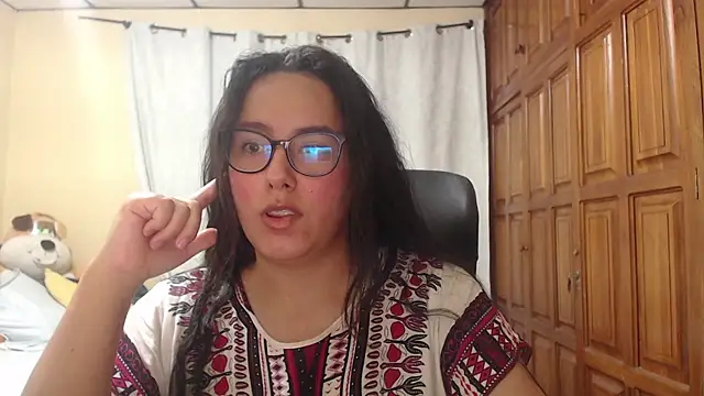 Venus cat  online show from April 3, 2026, 3:37 am