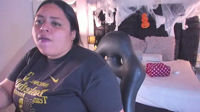 MayaCurvy online show from November 2, 2025, 4:15 am