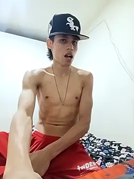 mazo18 online show from April 8, 2026, 11:27 pm