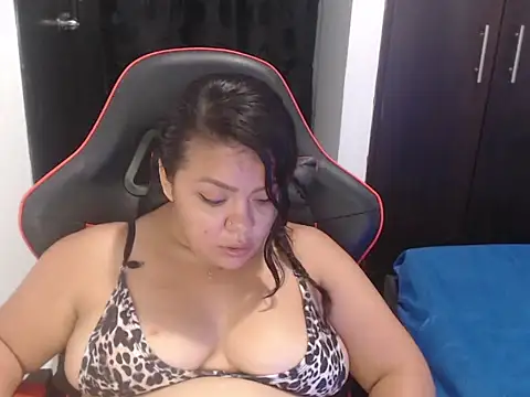 emily sexxx online show from October 13, 2025, 3:50 am