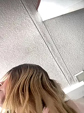 Ada Pink online show from December 2, 2025, 5:52 pm