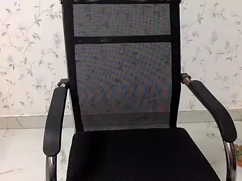 shiny-krisha online show from October 6, 2025, 4:54 am