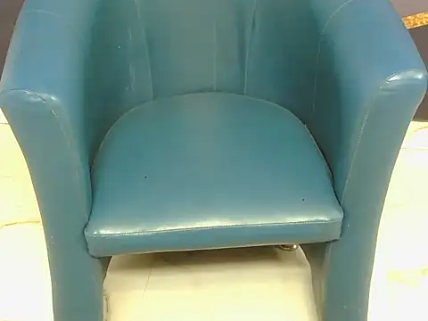 shiny-krisha online show from October 25, 2025, 4:42 am