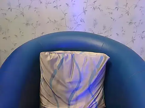 shiny-krisha online show from December 4, 2025, 4:22 am