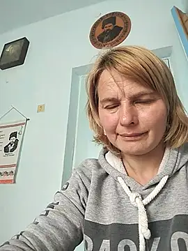 Snapshot of Masha412111 chatting on May 19, 2026, 8:42 am Masha412111 online show from May 19, 2026, 8:42 am