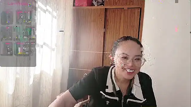 yueliang-166 online show from October 7, 2025, 6:32 am