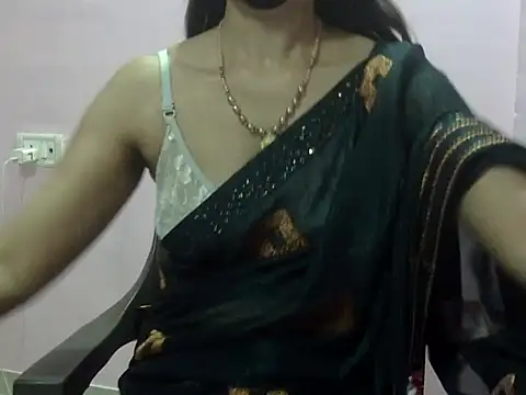 Snapshot of Laila_Cute chatting on April 14, 2026, 4:13 pm Laila Cute online show from April 14, 2026, 4:13 pm