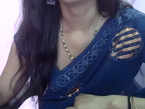 Snapshot of Laila_Cute chatting on May 2, 2026, 3:44 am Laila Cute online show from May 2, 2026, 3:44 am