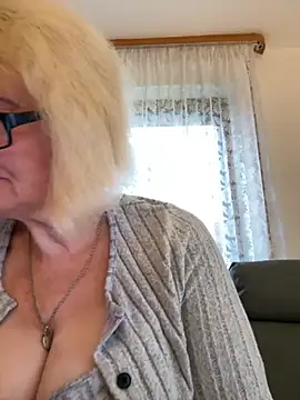 BoloshkaBlonda online show from November 17, 2025, 1:50 pm