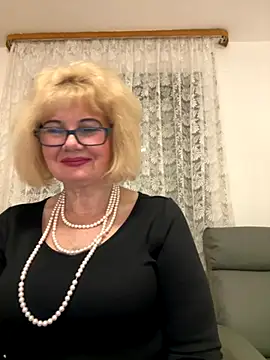 BoloshkaBlonda online show from November 24, 2025, 7:13 pm