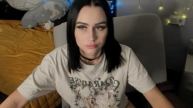 Lisa  Johnson online show from December 4, 2025, 12:20 am