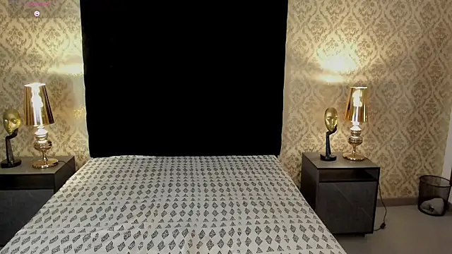 MolyBoston online show from November 24, 2025, 1:33 pm