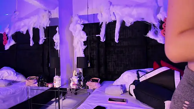 Latin Pleasures online show from October 23, 2025, 8:18 pm