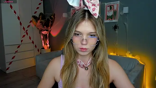 linakorvin online show from November 3, 2025, 1:12 pm