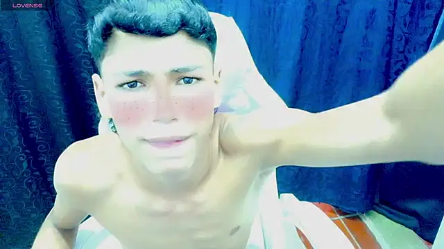 Im david02 online show from November 2, 2025, 9:39 pm