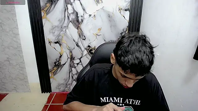 Im david02 online show from December 5, 2025, 1:42 pm