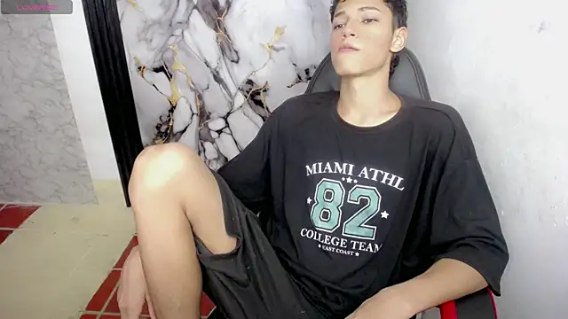 Im david02 online show from December 18, 2025, 2:34 pm