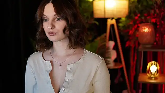 xoxo molly online show from October 3, 2025, 1:30 pm