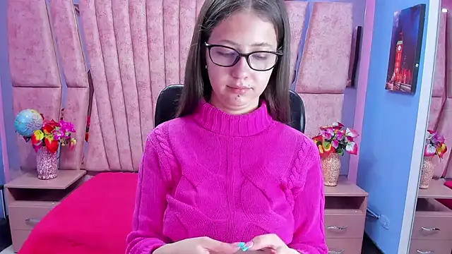 sarah sweett  online show from October 22, 2025, 2:28 pm