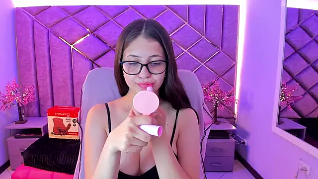 sarah sweett  online show from July 28, 2026, 8:52 pm