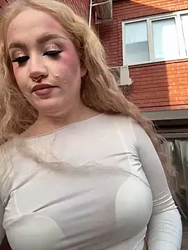 RollDolls online show from October 27, 2025, 5:11 am