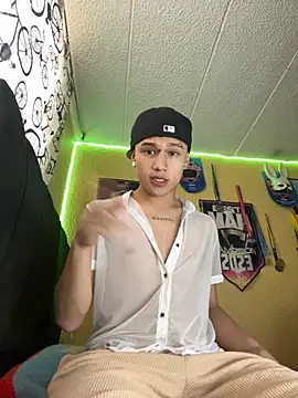 Snapshot of lyan_t2 chatting on October 23, 2025, 7:45 pm lyan t2 online show from October 23, 2025, 7:45 pm