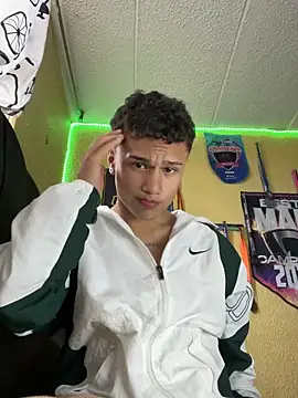 Snapshot of lyan_t2 chatting on October 24, 2025, 7:21 pm lyan t2 online show from October 24, 2025, 7:21 pm