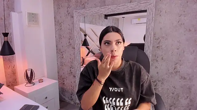 Vanessa Rain  online show from March 16, 2026, 8:13 pm