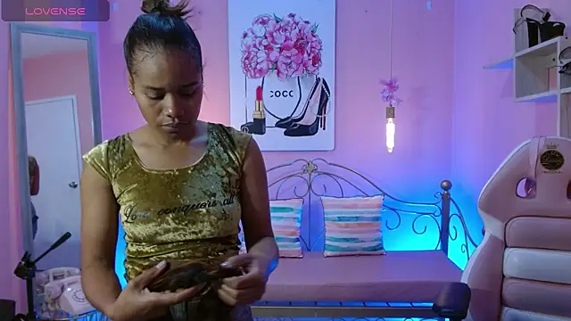 ingrid03 taffur online show from April 18, 2026, 6:45 pm