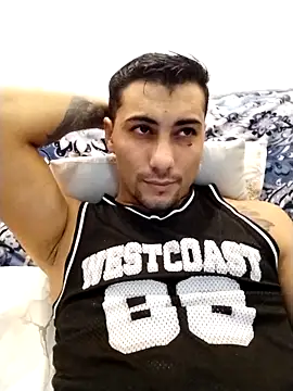 gooddboy01 online show from October 21, 2025, 8:09 pm