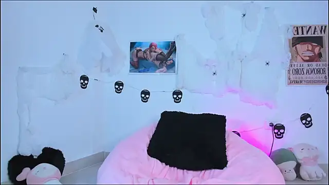 Miaengels  online show from October 10, 2025, 12:09 am