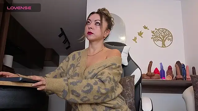 Jade Amado  online show from February 12, 2026, 2:23 pm