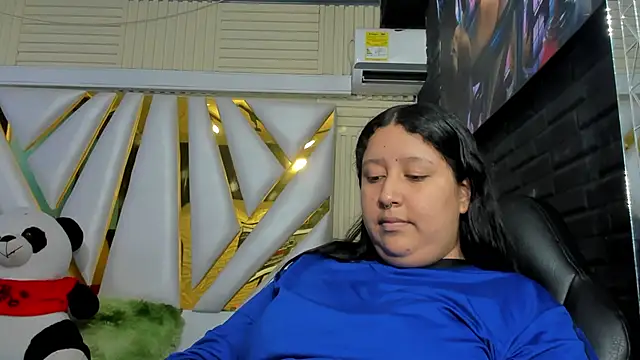 DulcineaSaenz online show from October 10, 2025, 7:24 pm