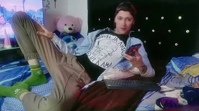 Tyler cat online show from December 17, 2025, 3:29 pm