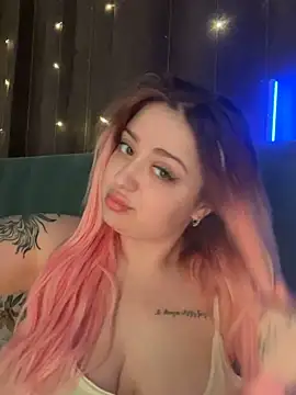 KellyMoors online show from December 1, 2025, 1:21 am