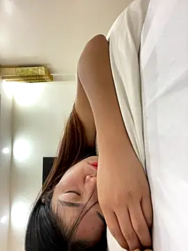 Snapshot of Noen_22 chatting on October 8, 2025, 8:50 pm Noen 22 online show from October 8, 2025, 8:50 pm